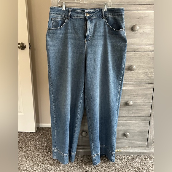 Lee Women's Plus Size Legendary High Rise Trouser Jean | Size 18 W - Picture 4 of 8